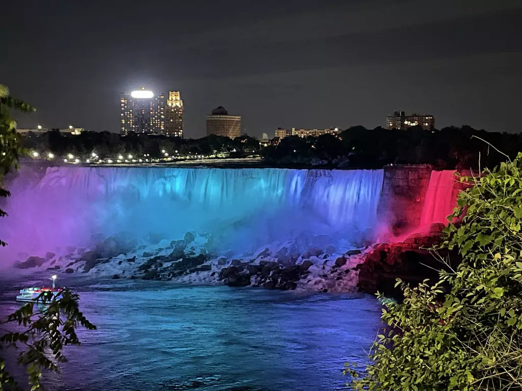 niagara falls night view canada